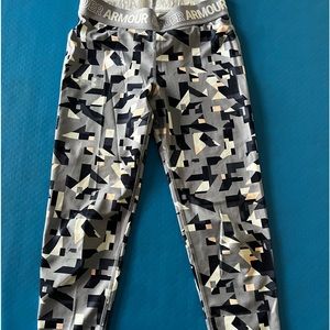 Under Armour girls, athletic leggings, capris, size medium